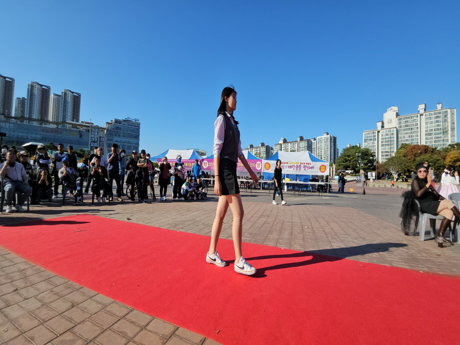 241026_교복패션쇼_054.jpg